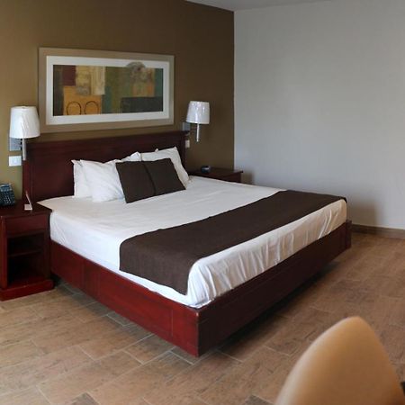 Best Western Bazarell Inn Montemorelos Екстериор снимка