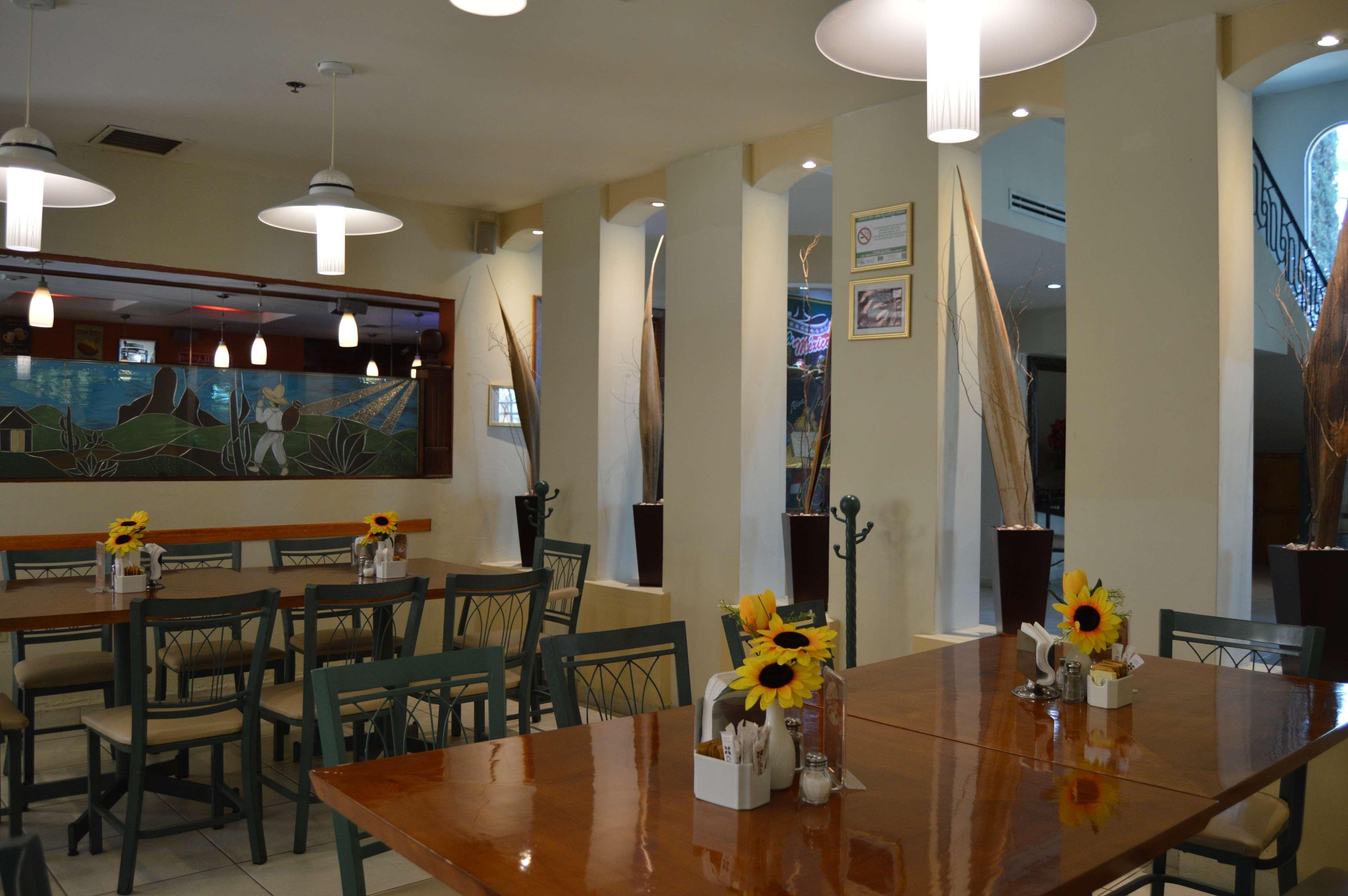 Best Western Bazarell Inn Montemorelos Екстериор снимка