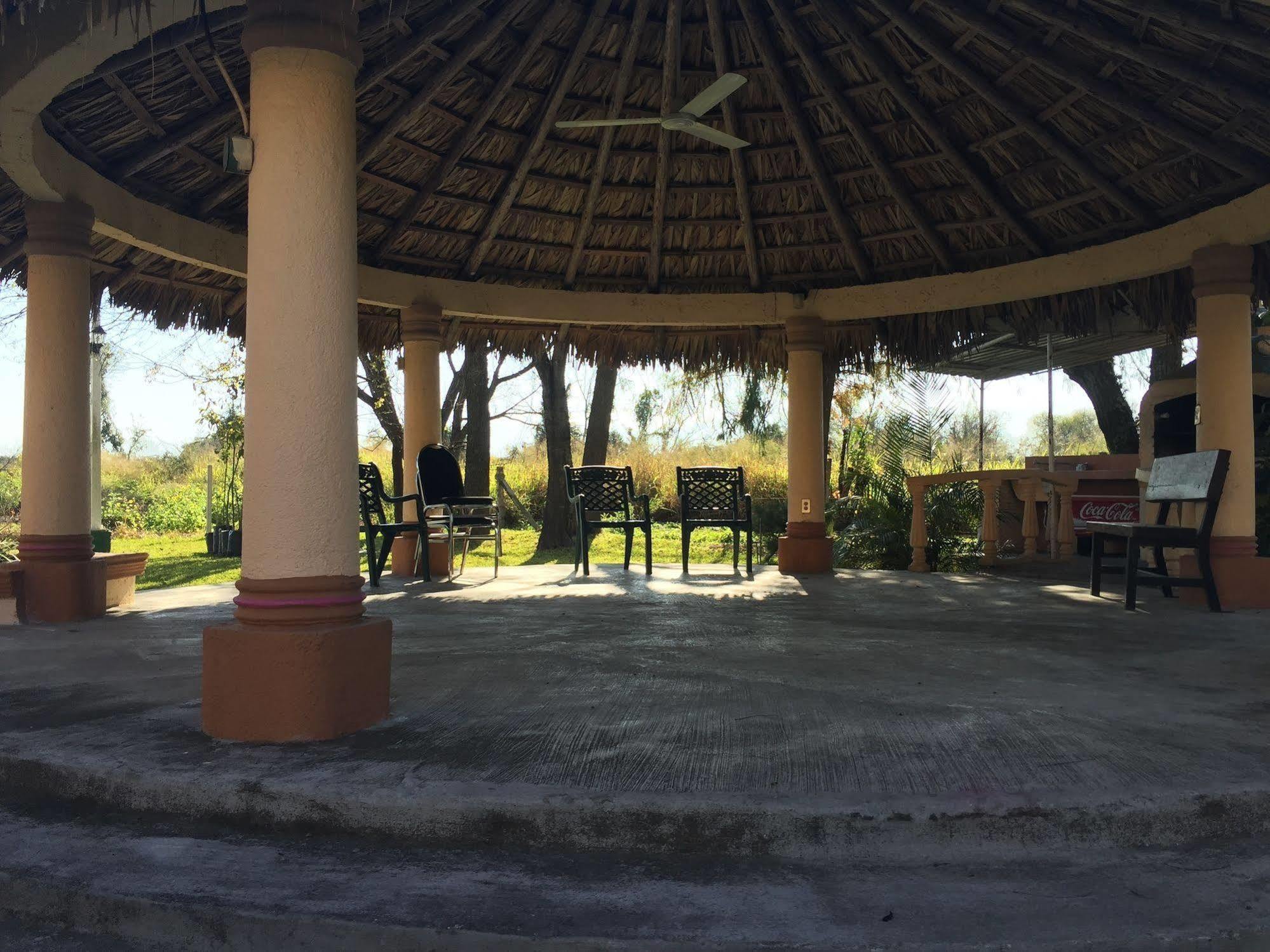 Best Western Bazarell Inn Montemorelos Екстериор снимка