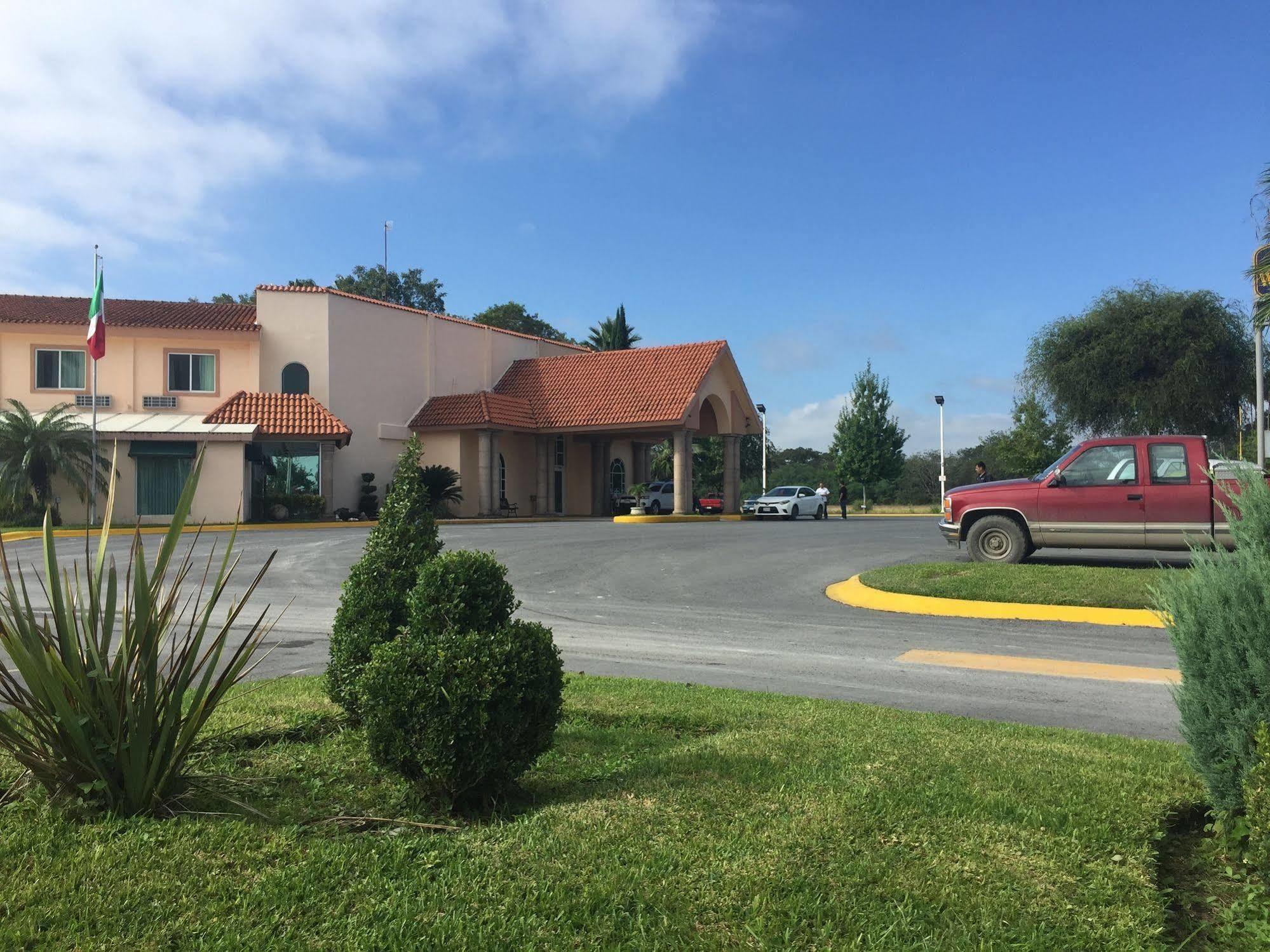 Best Western Bazarell Inn Montemorelos Екстериор снимка