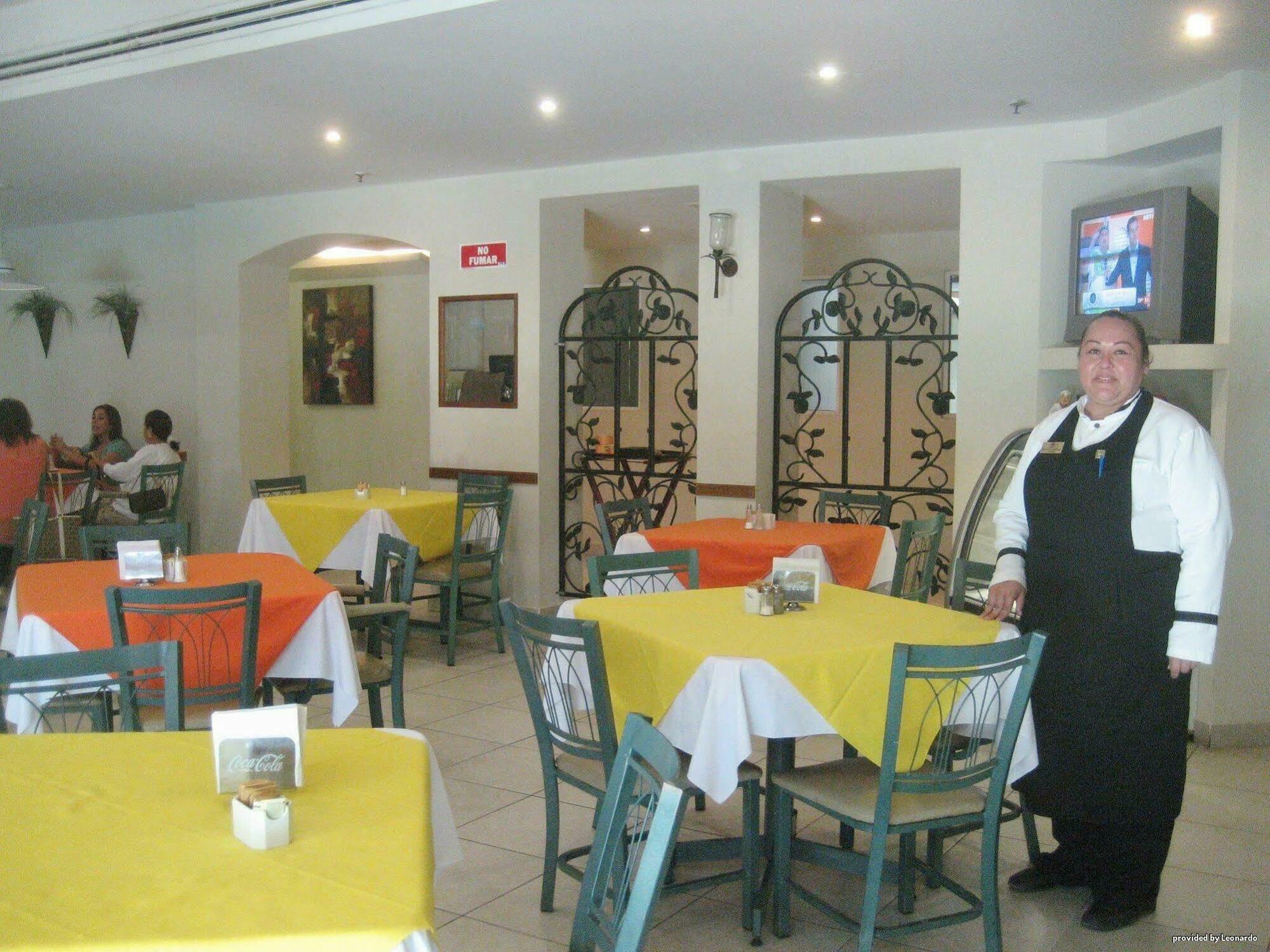 Best Western Bazarell Inn Montemorelos Екстериор снимка